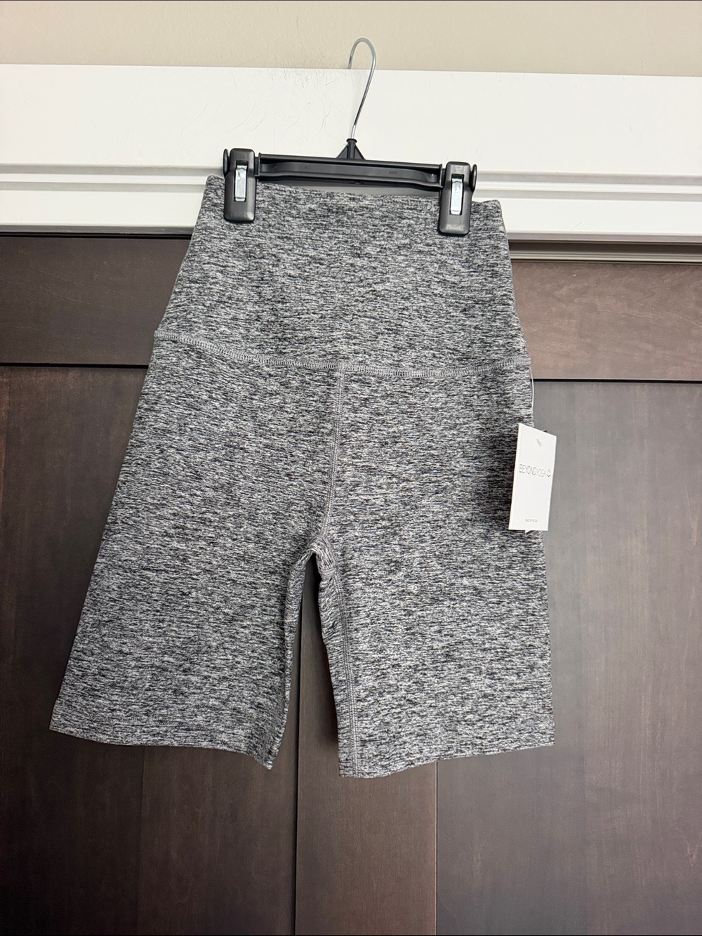 Beyond Yoga Women's Spacedye Keep Pace 5" Short in Gray Heather size XS